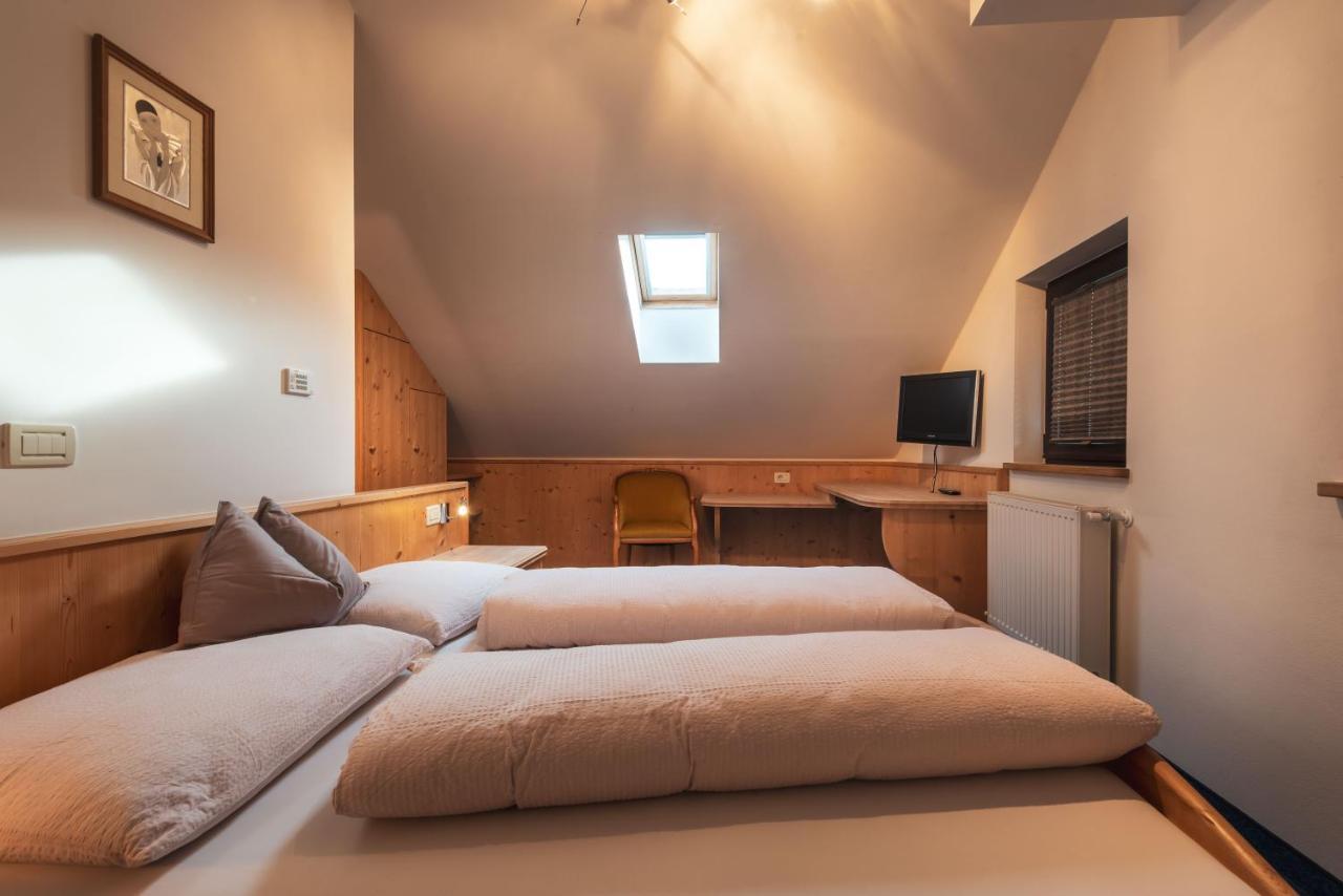Garni Residence Trocker กัสเตลรอตโต ภายนอก รูปภาพ