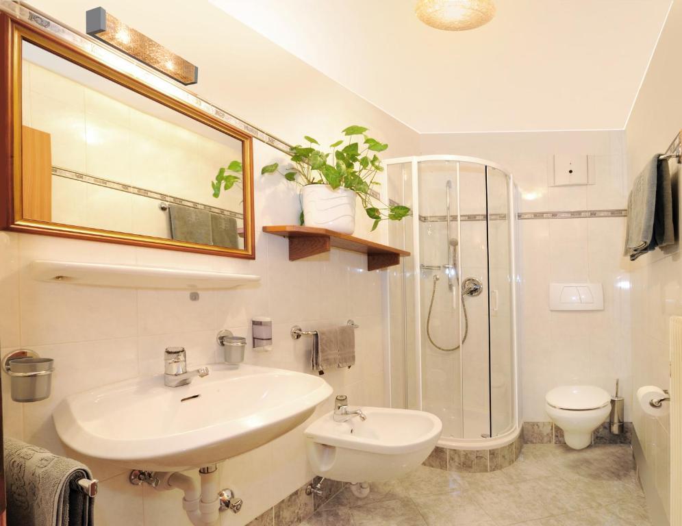 Garni Residence Trocker กัสเตลรอตโต ภายนอก รูปภาพ